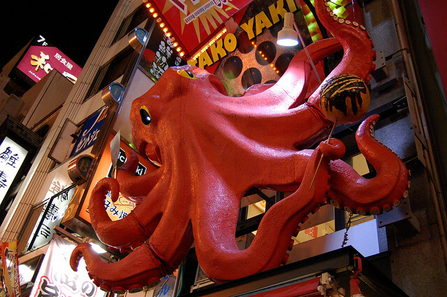 Cartel de un restaurante en el barrio de Dotonbori