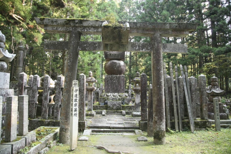 El cementerio de Okunoin de Japón y la leyenda de los espíritus