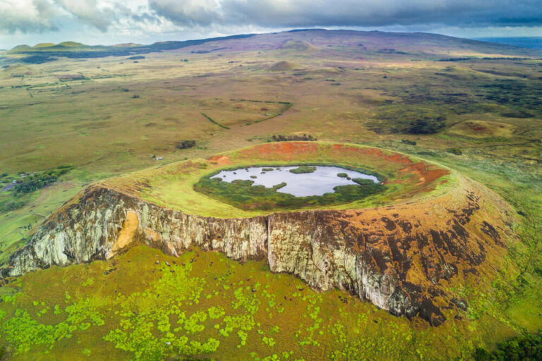 Rano Raraku la cantera de los moáis en la isla de Pascua Mi Viaje