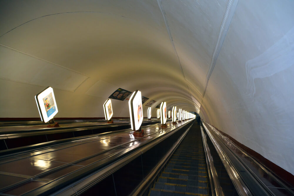 Escaleras de la estación de Arsenalna en Kiev