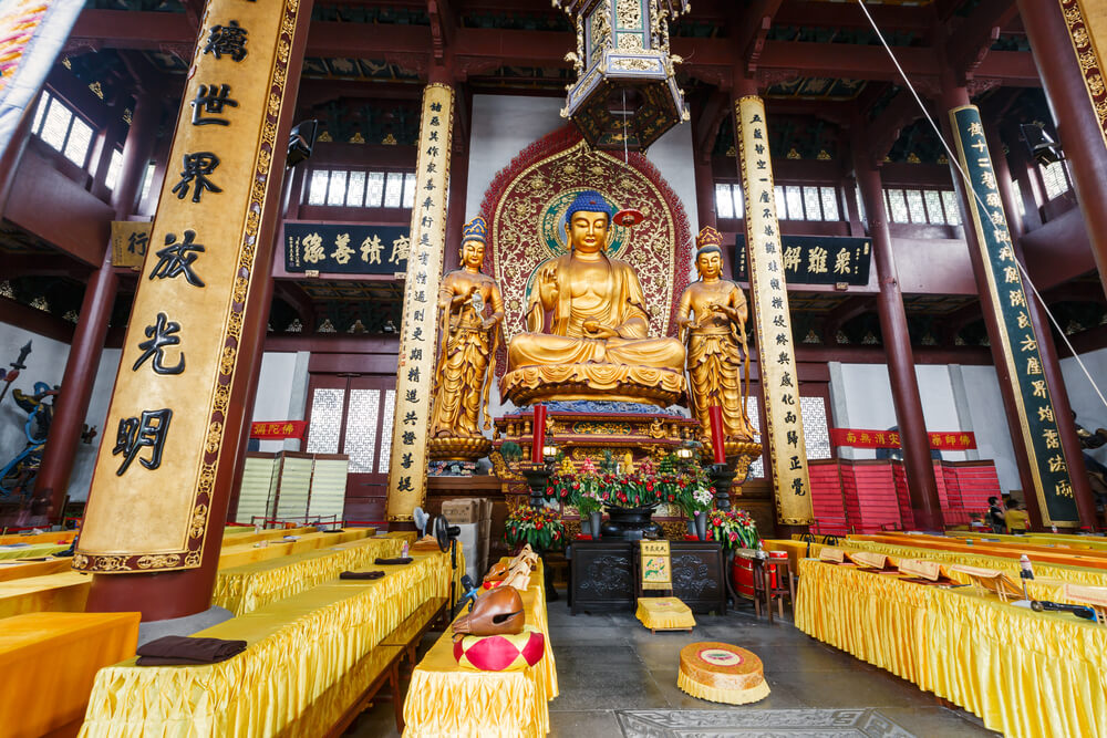 Interior del templo de Lingyin