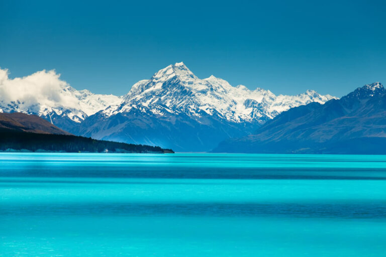 El lago Pukaki en la Isla Sur de Nueva Zelanda