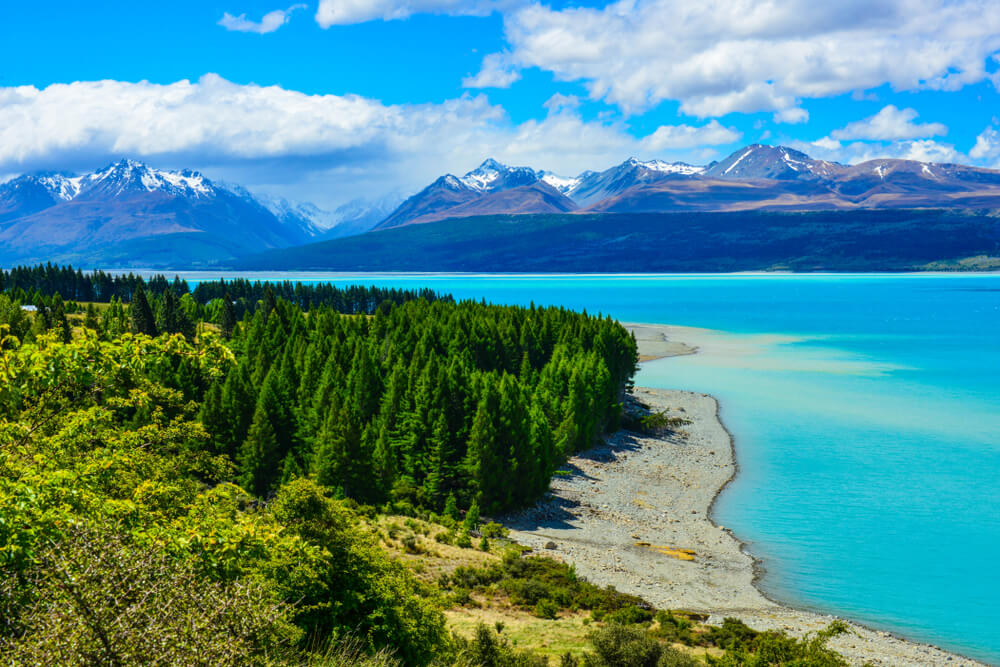 Vista de las orillas del lago Pukaki