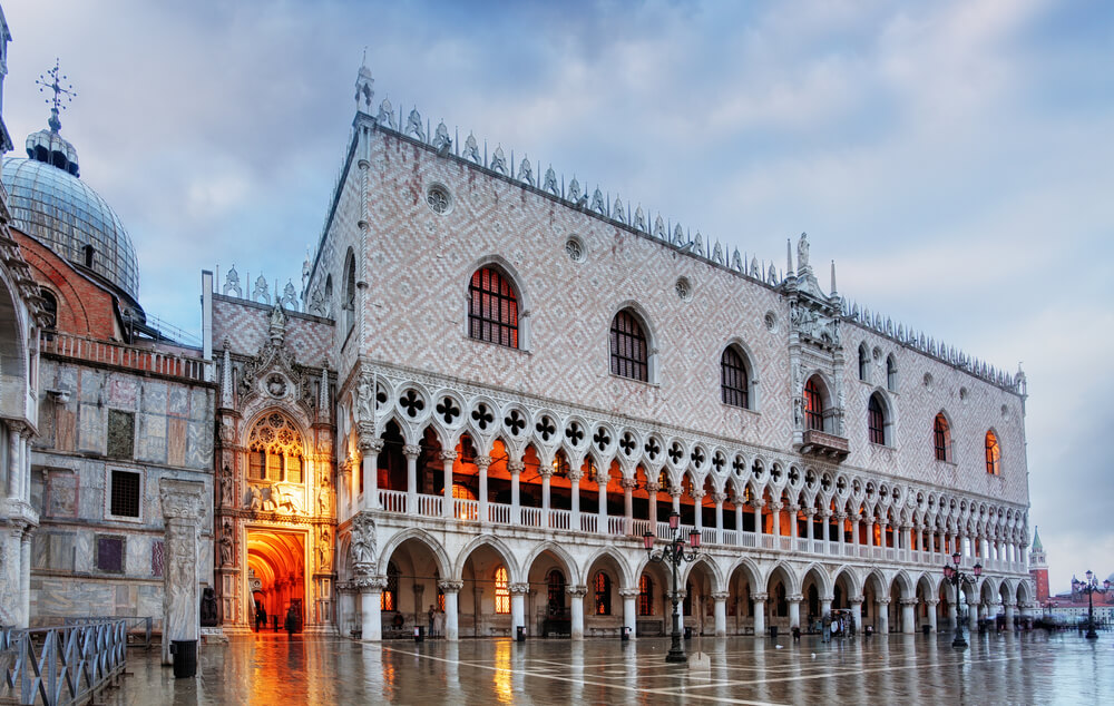Fachada del Palacio ducal de Venecia