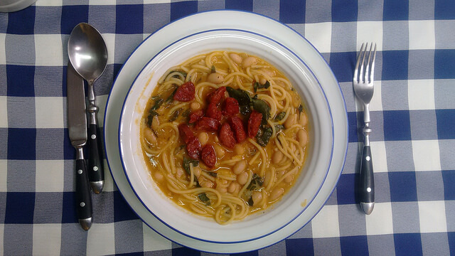 Plato de porotos típicos de Chile