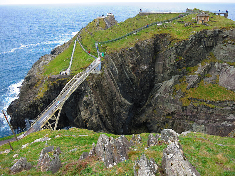 Puente sobre los acantilados de Mizen