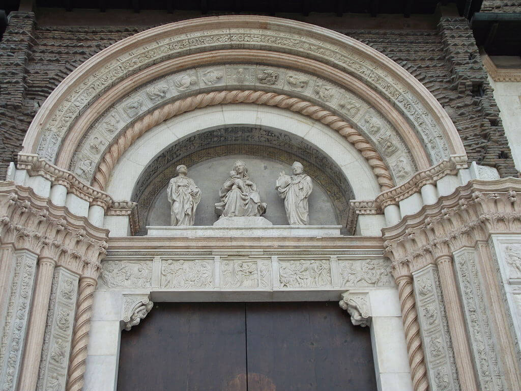 Puerta de la Basílica de San Petronio