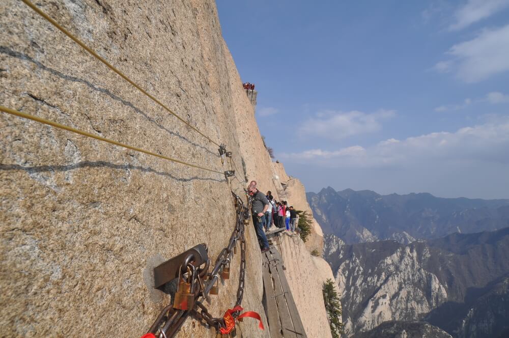 Sendero de madera en el monte Huashan