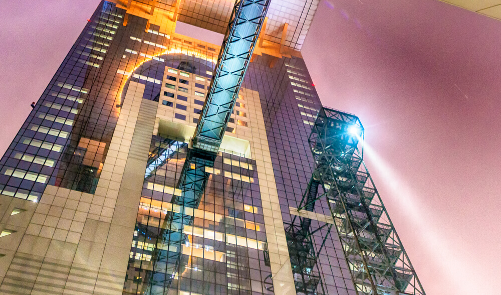 Umeda Sky Building por la noche