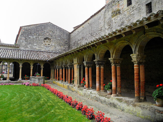 Claustro de la abadía de Saint Papoul