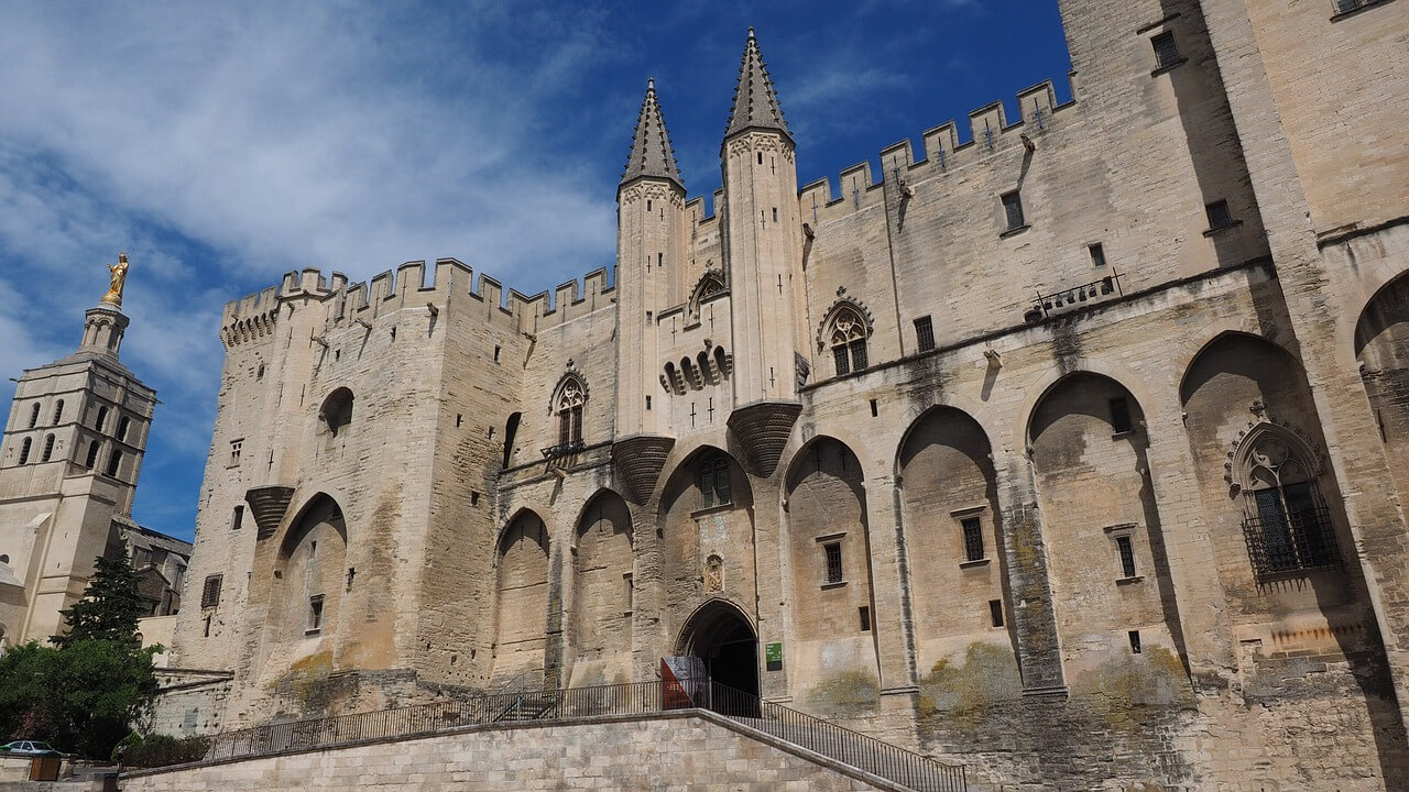 Fachada del Palacio de los Papas de Avignon