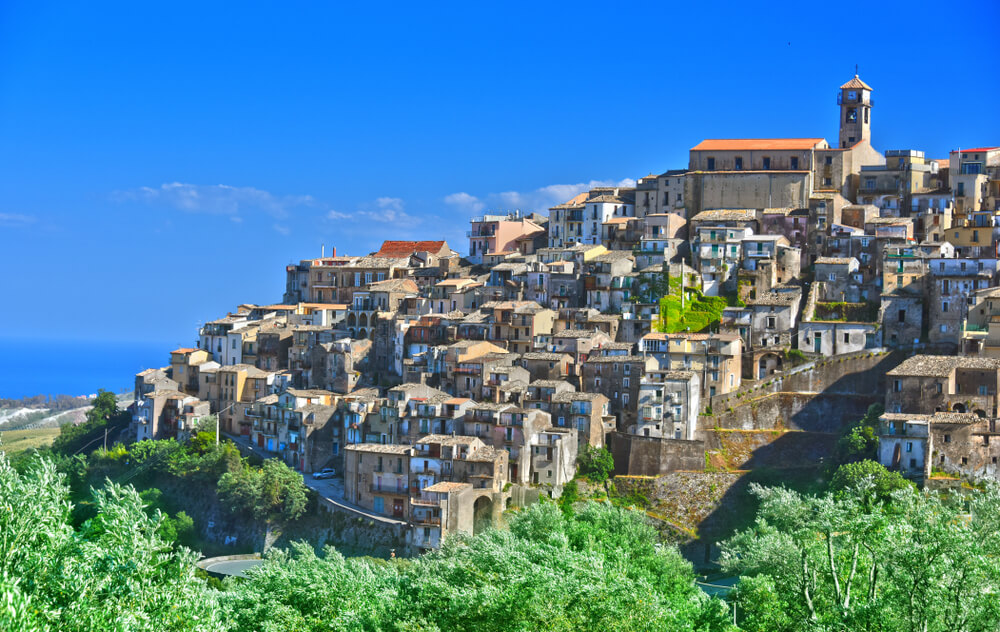 Vista del pueblo de Badolato