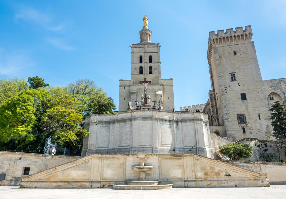 Vista de la catedral de Avignon