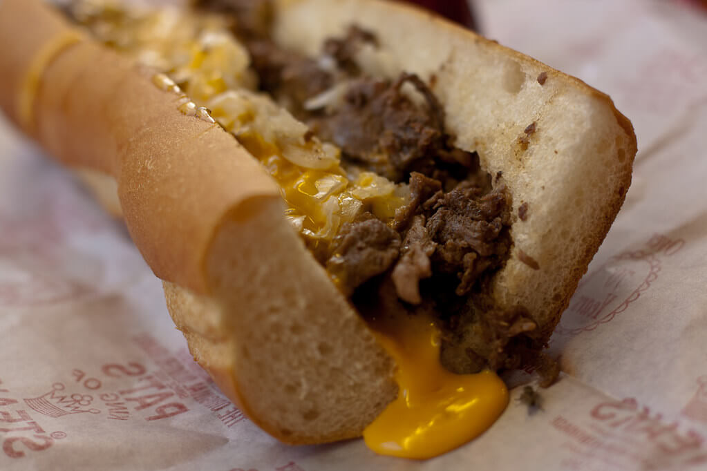 Cheese steak típico