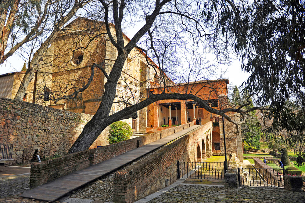 Entrada a la casa-palacio