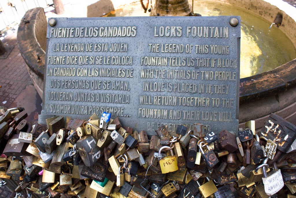Fuente de los candados en Montevideo