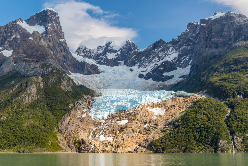 Vista del glaciar Balmaceda cerca de Puerto Natales