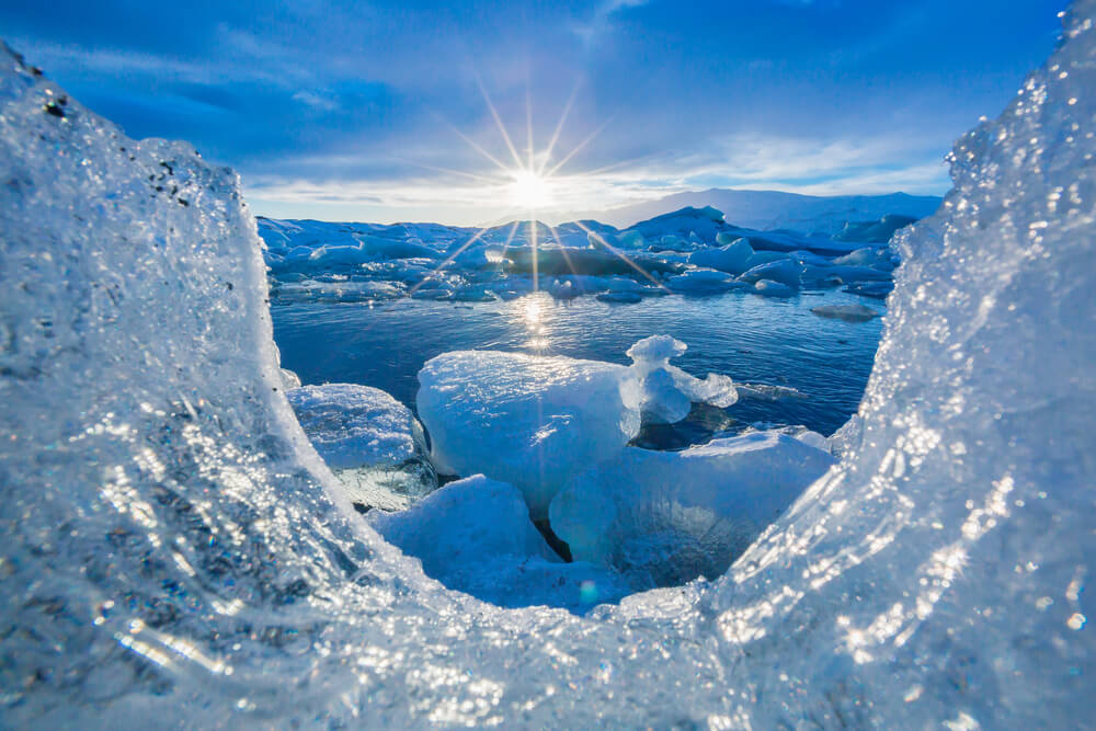 Vista de lago Jökulsárlon en Islandia
