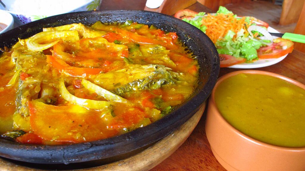 Plato de moqueca de peixe