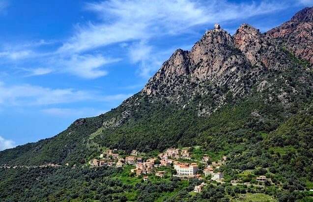 Vista del pueblo de Ota