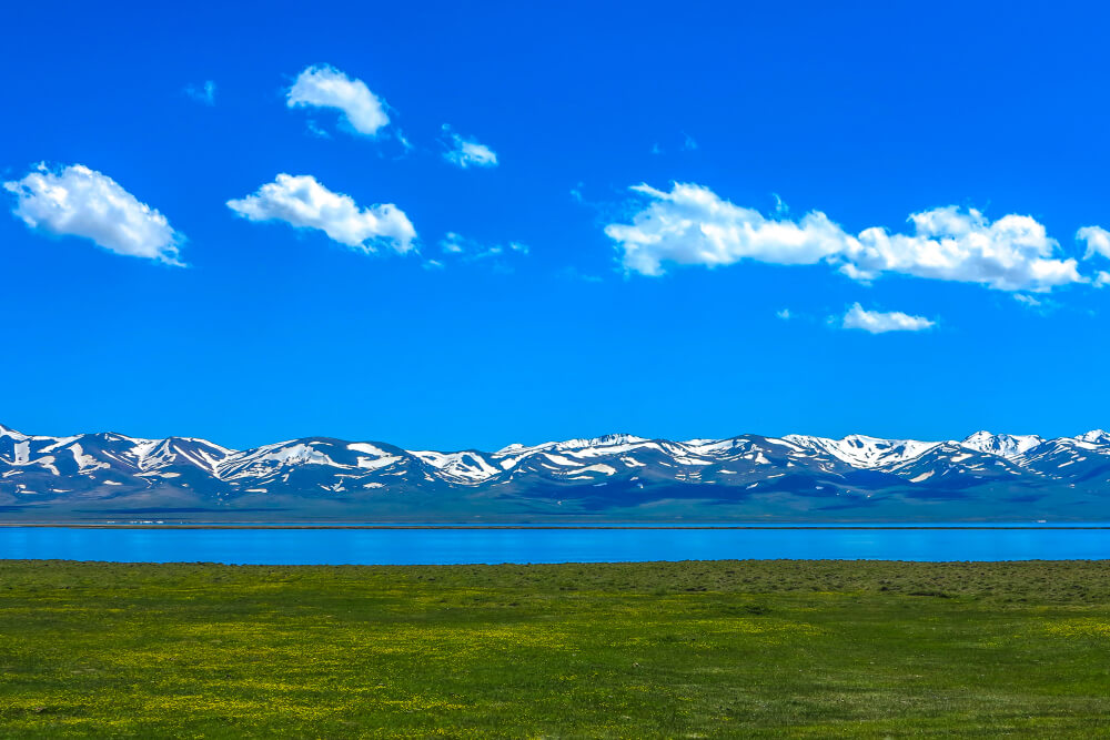 Paisaje del lago Song Kol