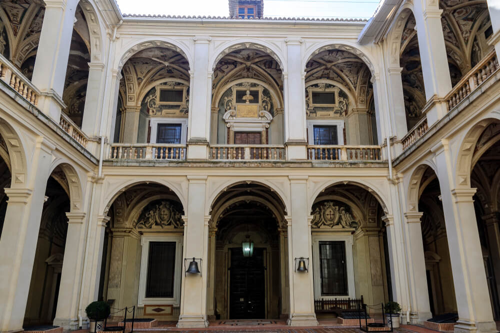 Visitamos el palacio de Santa Cruz del Viso del Marqués ...