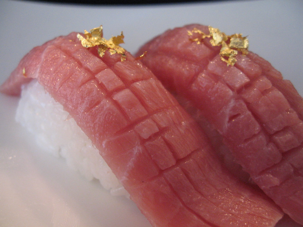 Sushi con láminas de oro, uno de los platos más costosos