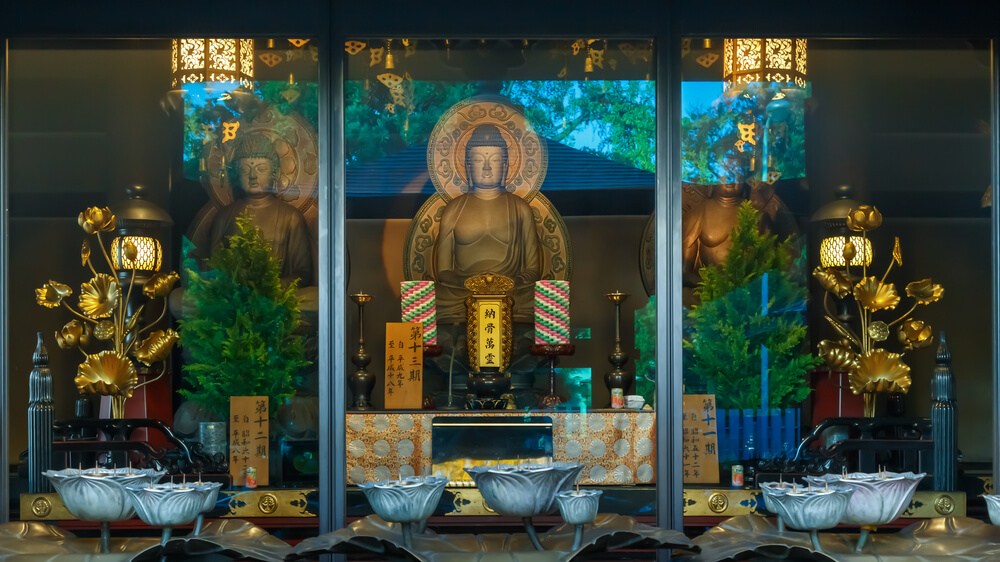 Budas en el templo Templo Isshinji