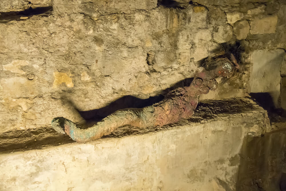 Representación de la Tragantía en la bóveda del río Cerezuelo