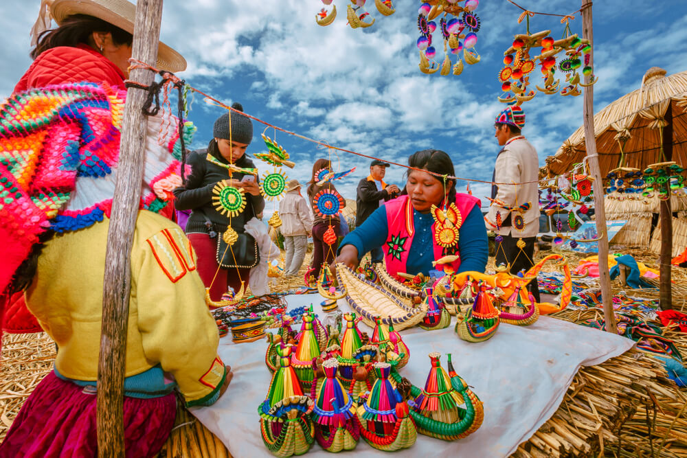 MErcado artesanal en Puerto de Puno