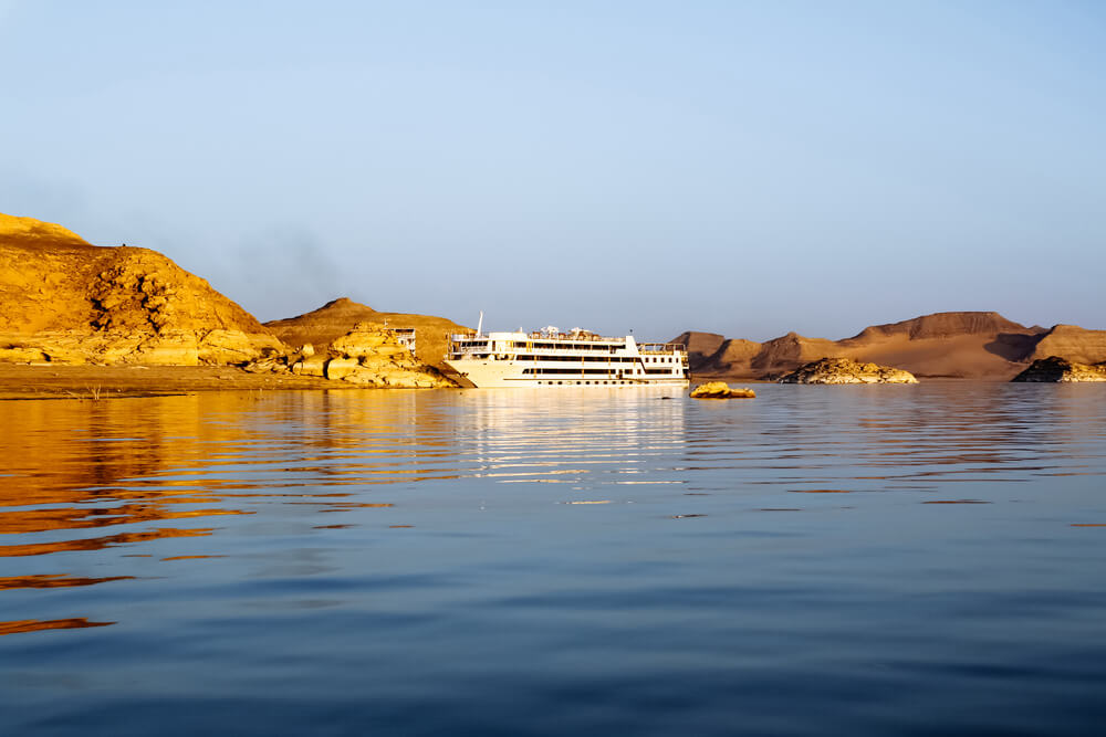 Barco en el lago Nasser