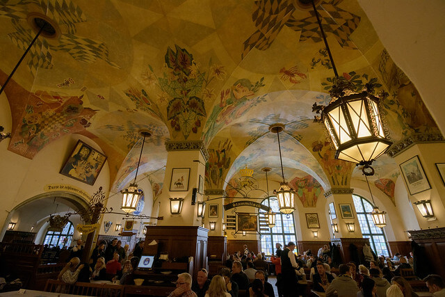 Interior de Hoffbrauhaus en Munich
