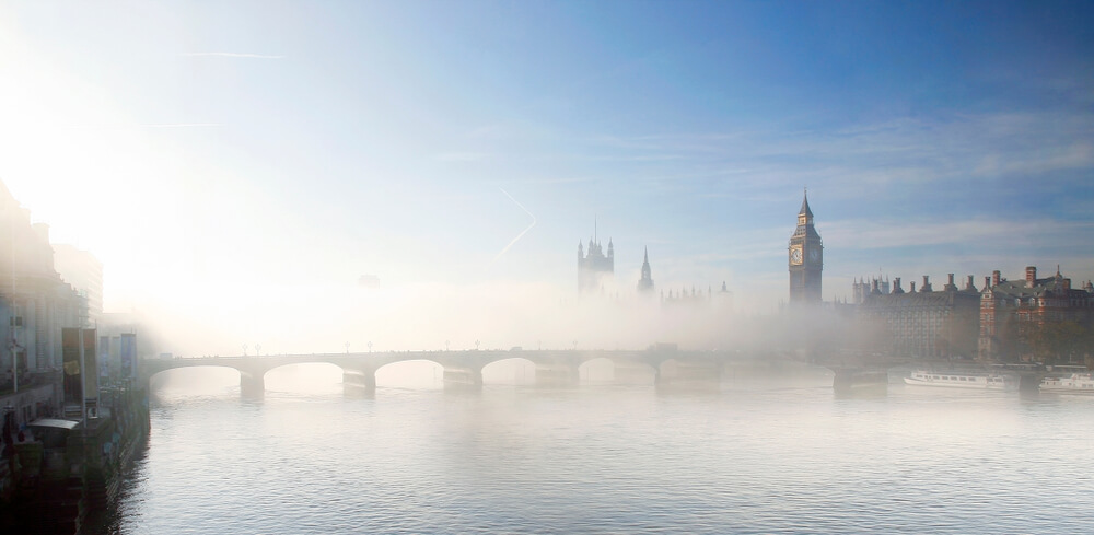 Londres con niebla