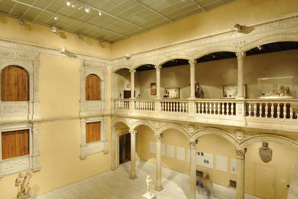 Patio del castillo en el MET