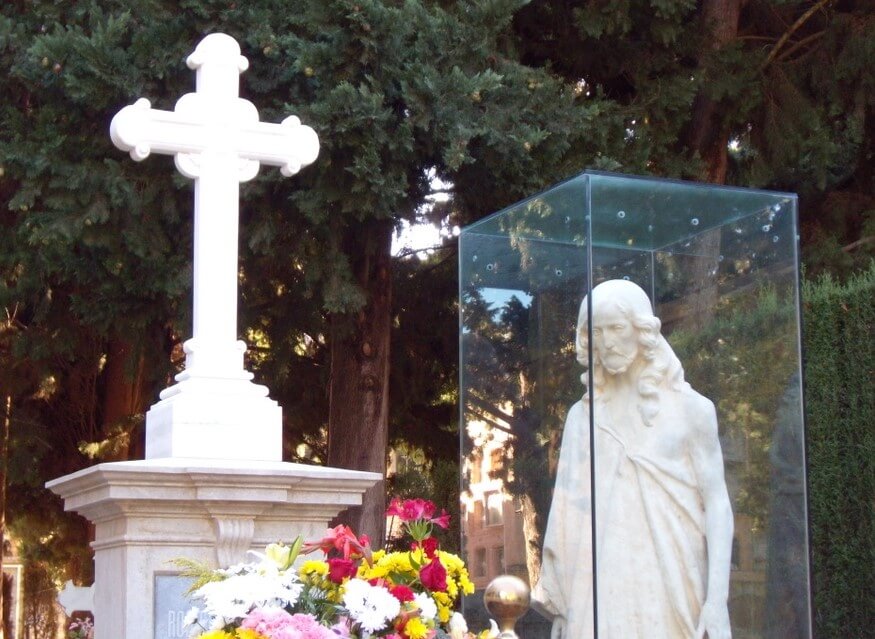 Escultura del Señor del cementerio