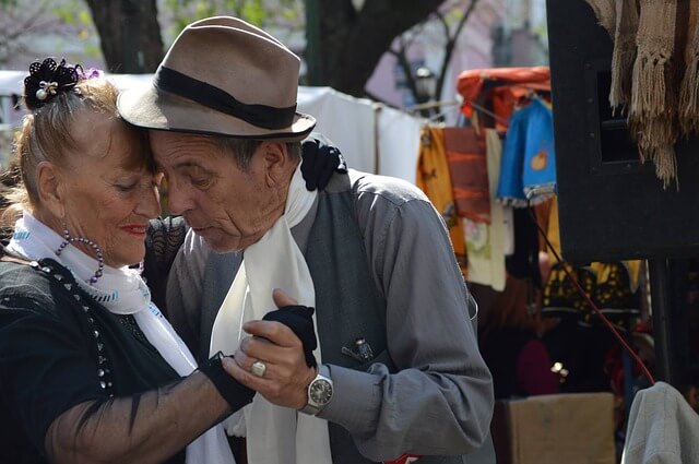 Pareja bailando el tango