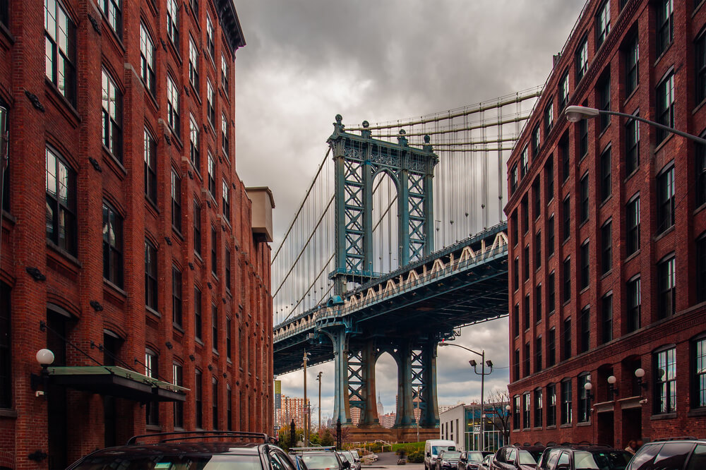 Vista del puente de Brooklyn desde Washington Street