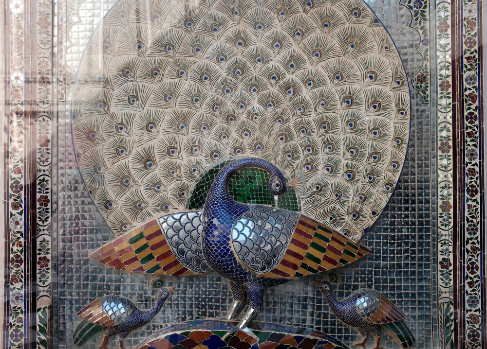 Pavo Real en el City Palace de Udaipur, ejemplo de arquitectura en India