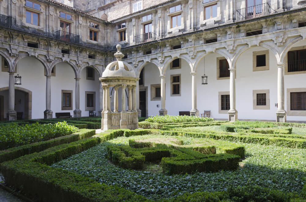 Patio del Hospital Real de Santiago