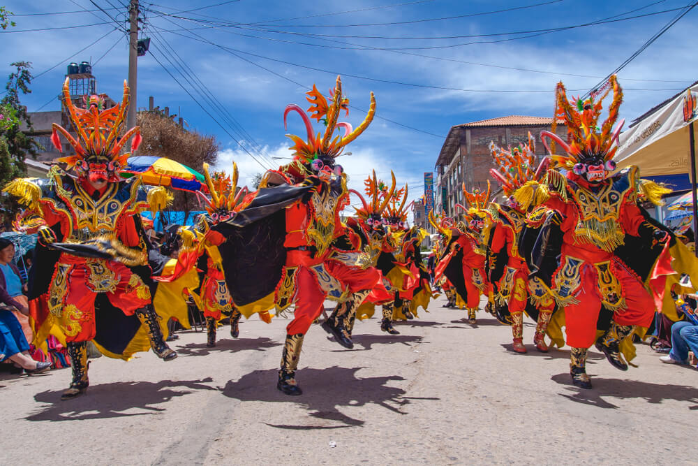 Baile durante la celebración en Puno