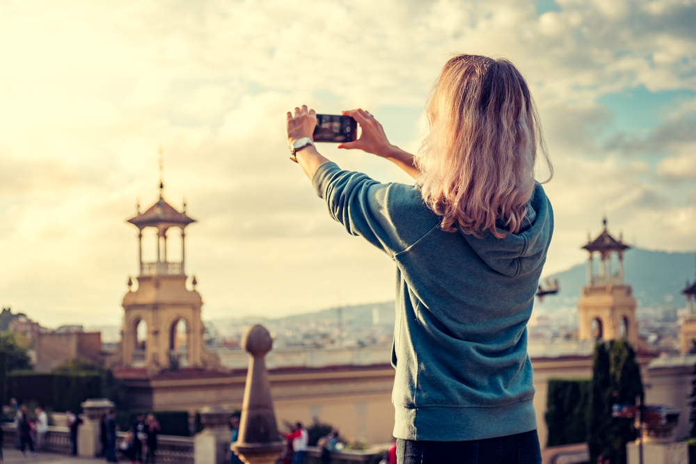 Mujer haciendo una foto