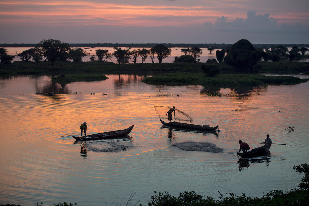 Pescadores en el lago