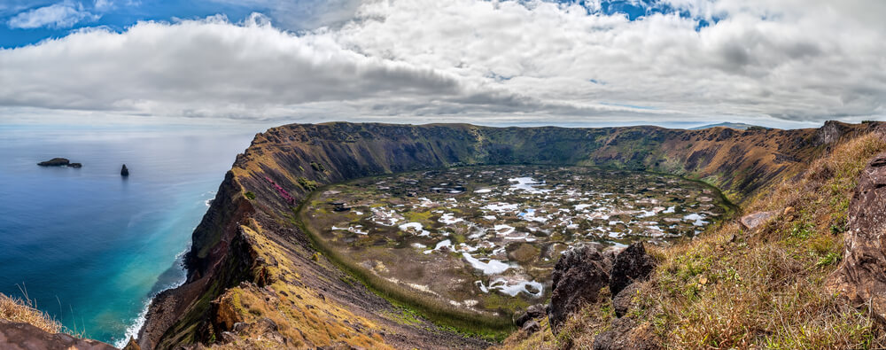 Volcán Ranu Kau en la Isla de Pascua
