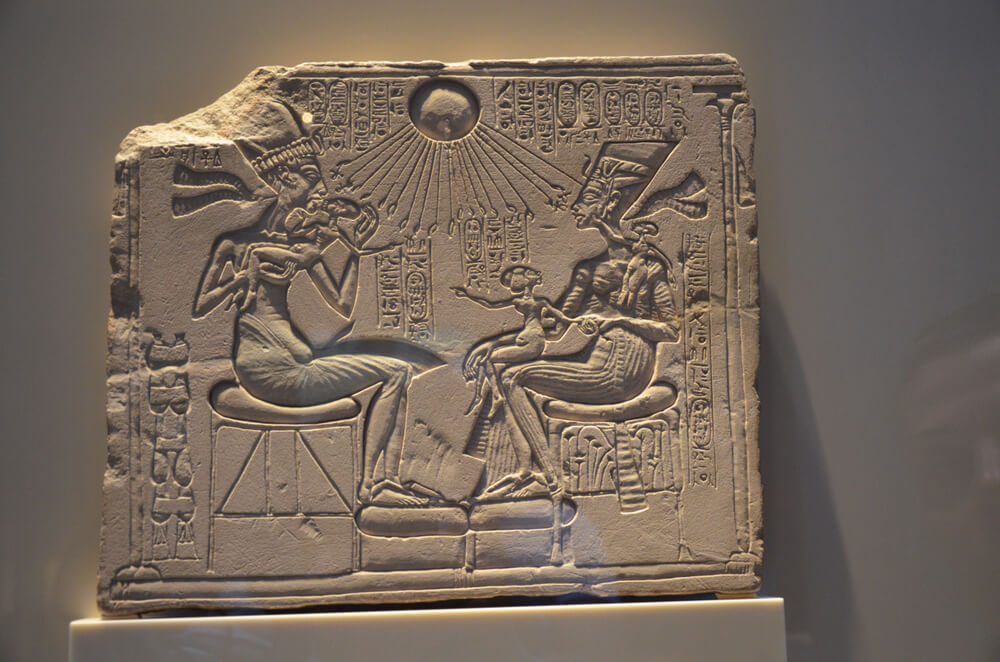 Estela de Ajenatón y Nefertiti