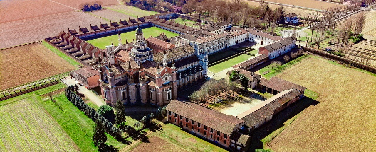Certosa di Pavia desde un dron 