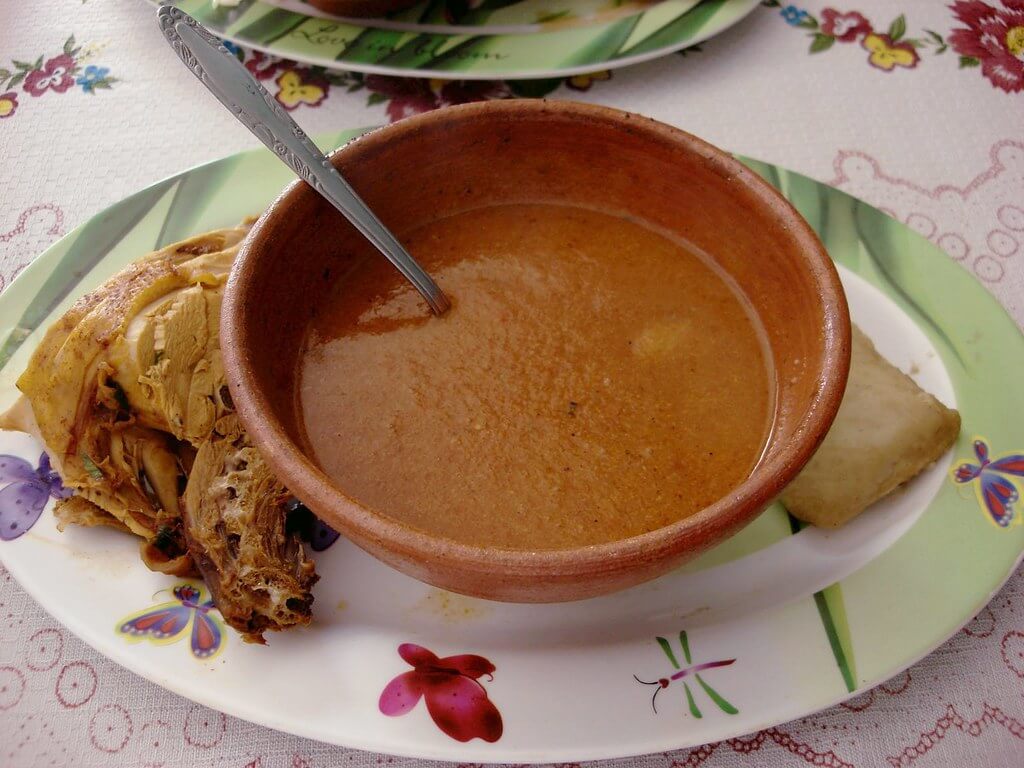 Plato de kak ik, típico de la gastronomía de Guatemala