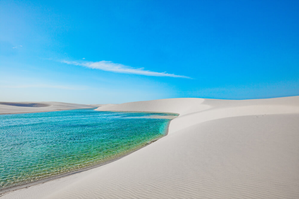 Laguna en el desierto blanco de Lençois Maranhenses