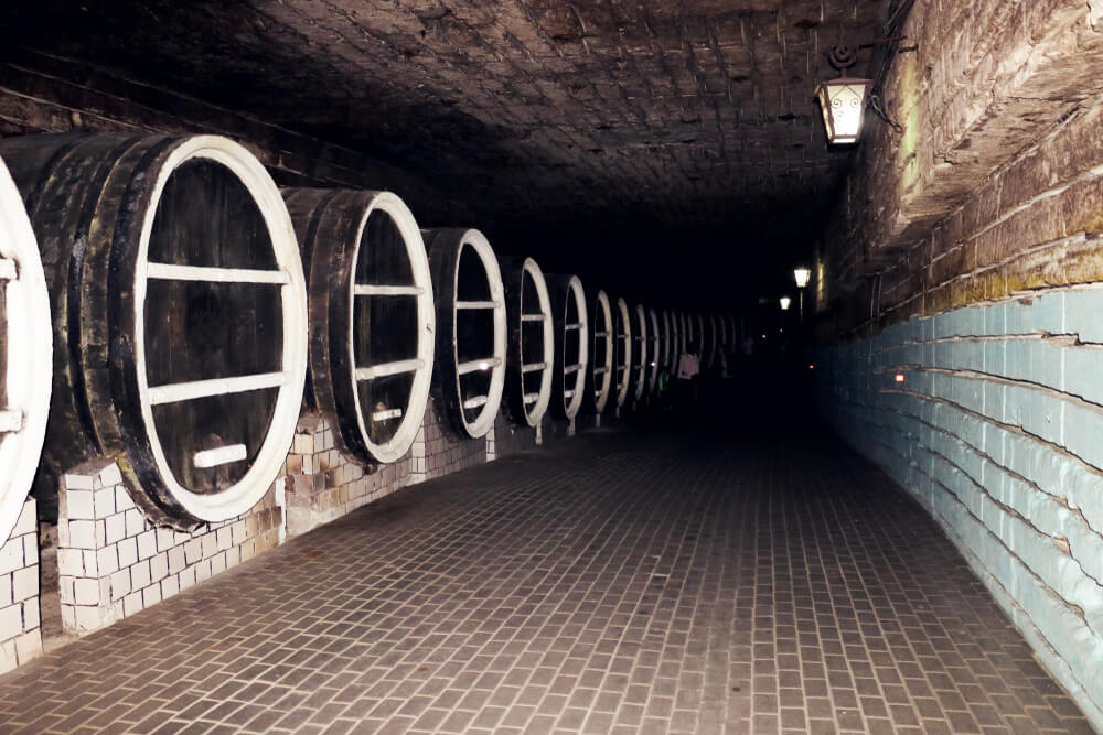 Interior de la bodega Milestii Mici en la ruta del vino en Moldavia