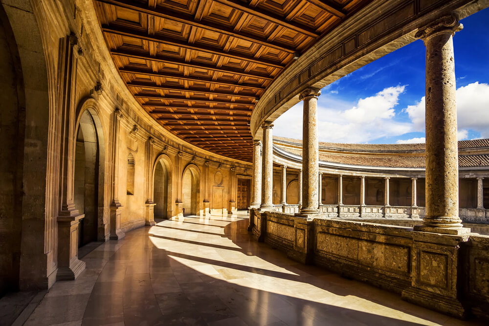 Patio del palacio de Carlos V