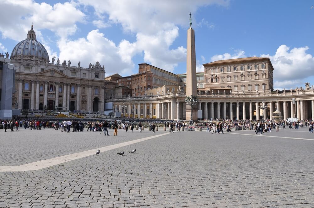 Plaza de San Pedro en el Estado de la Ciudad del Vaticano